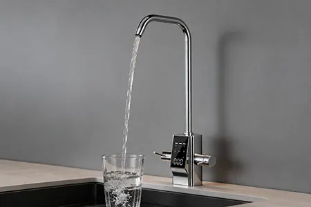 Mechanical dual-water faucet with a TDS display